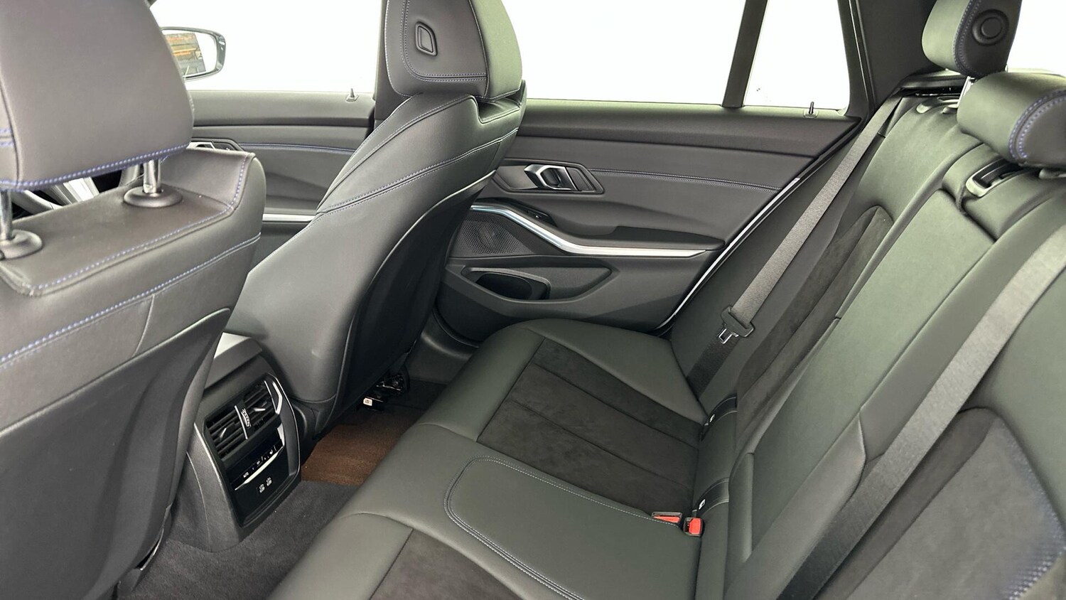 Used BMW 3 Series 2025 for sale - 76818807: Photo 12