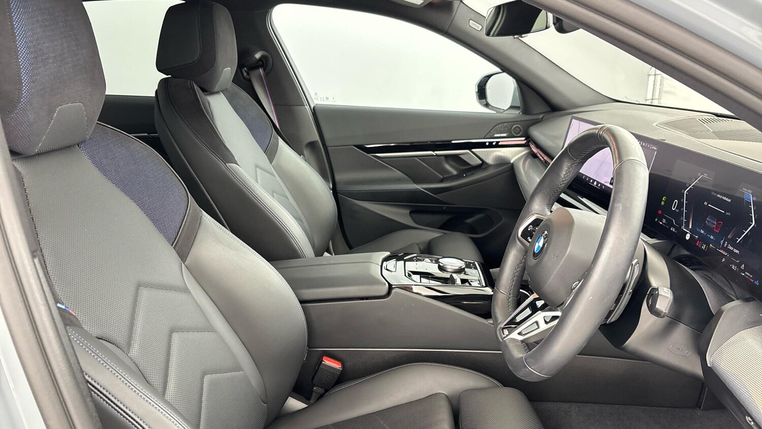 Used BMW 5 Series 2024 for sale - 76818930: Photo 11