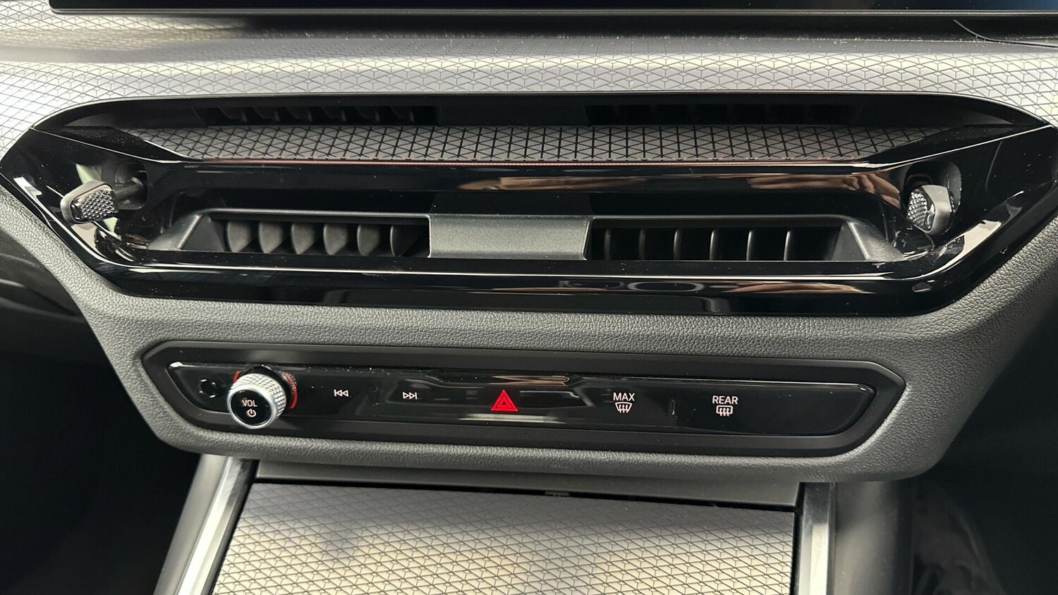 Used BMW 3 Series 2025 for sale - 76818859: Photo 32