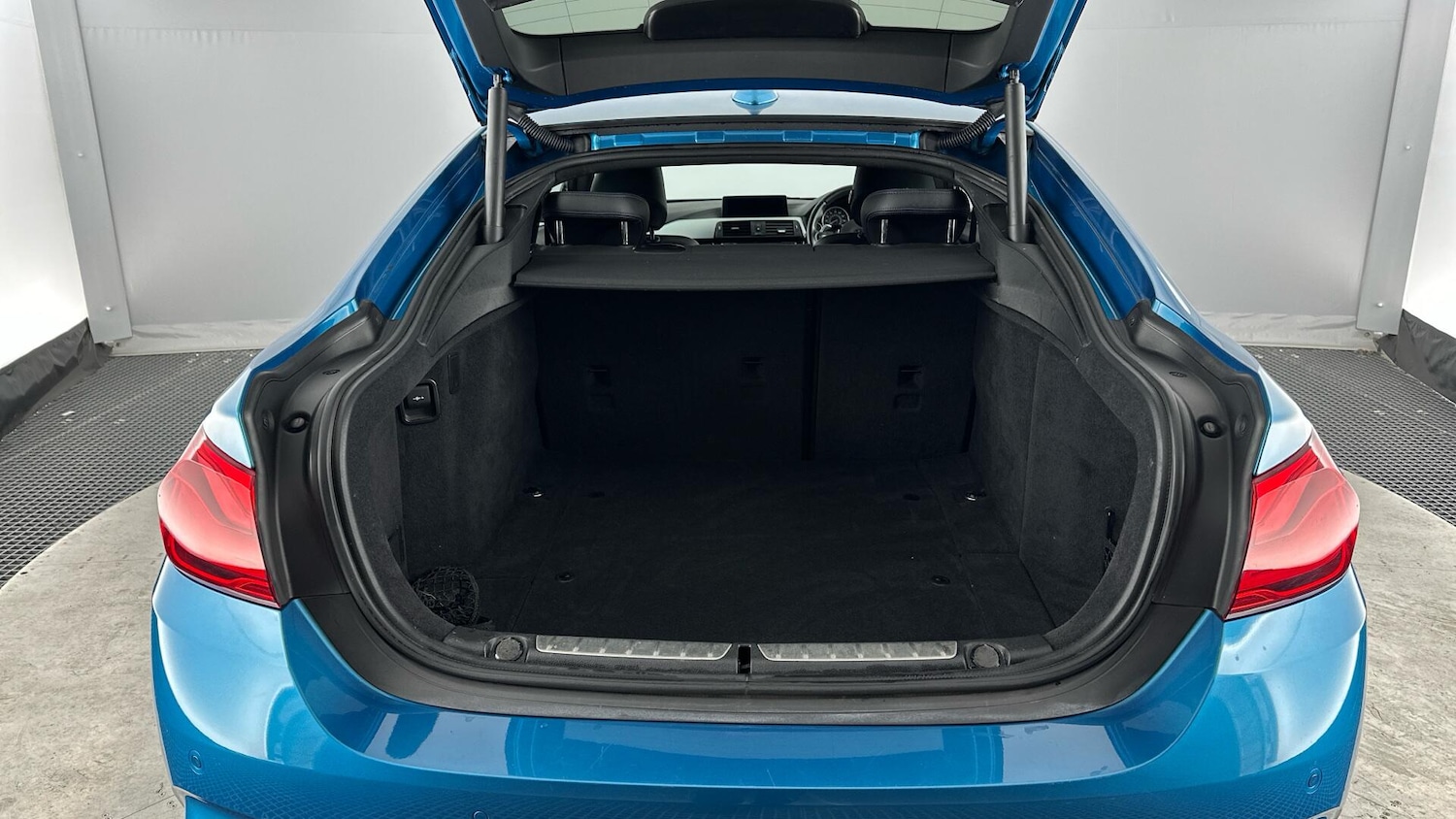 Used BMW i4 2025 for sale - 76818896: Photo 13