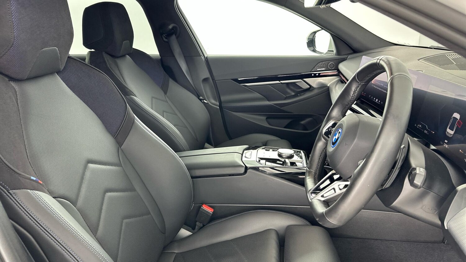 Used BMW 5 Series 2024 for sale - 77574492: Photo 11