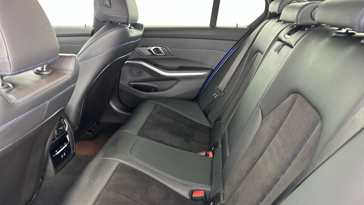 Used BMW 3 Series 2024 for sale - 77039776: Photo 12