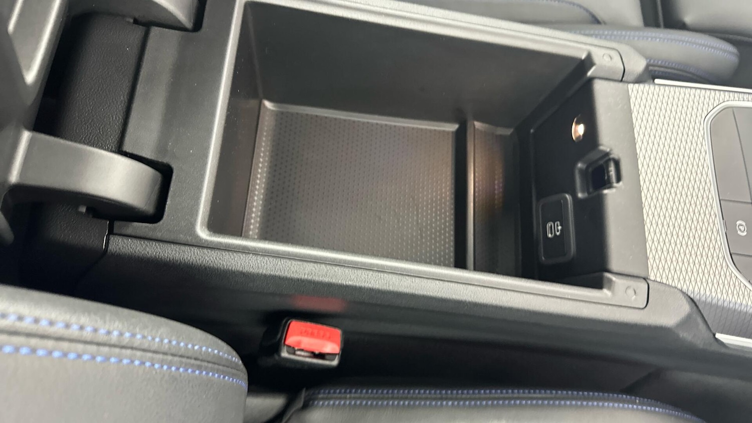 Used BMW i4 2024 for sale - 77387741: Photo 24