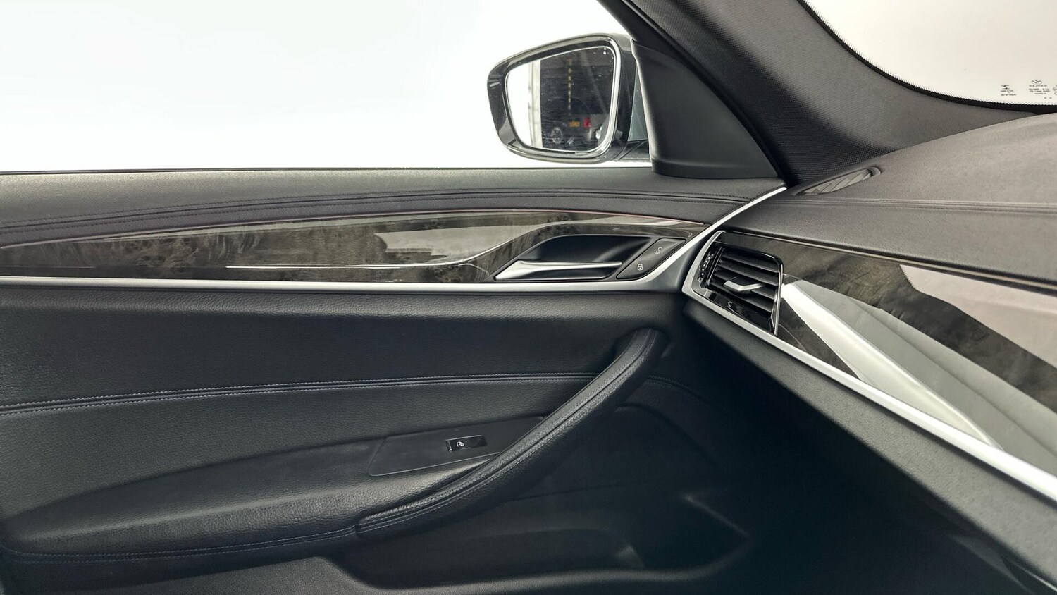 Used BMW 5 Series 2017 for sale - 76965285: Photo 39