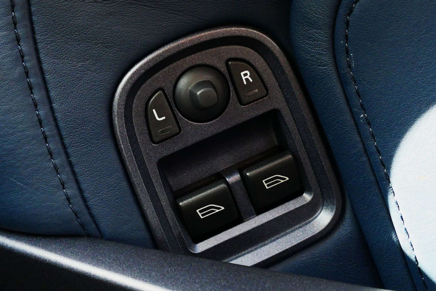 Used Aston Martin Vantage 2007 for sale - 77780985: Photo 26