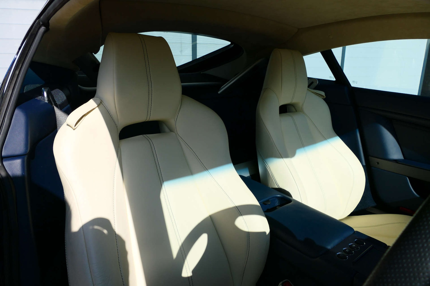 Used Aston Martin Vantage 2007 for sale - 77780985: Photo 4