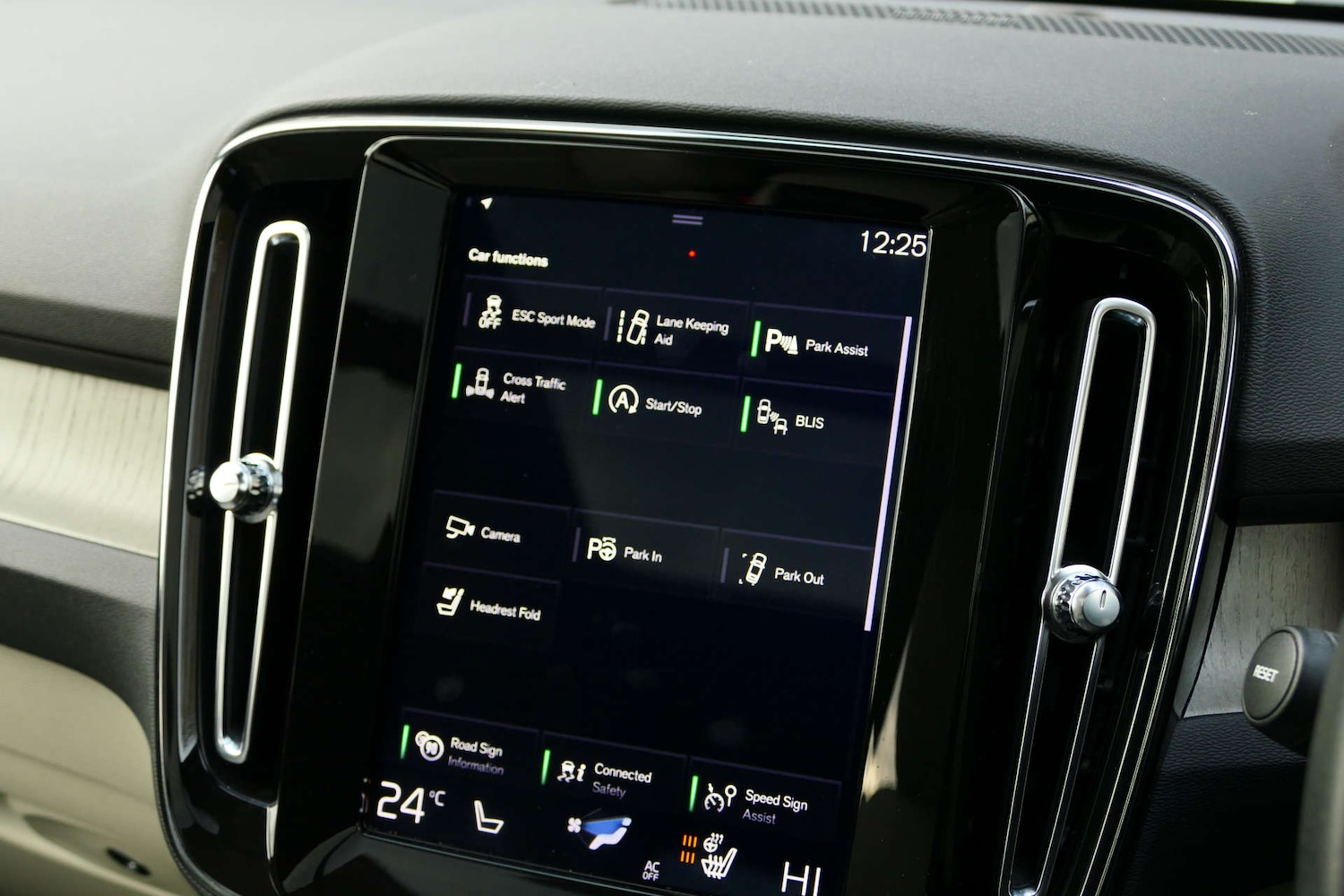 Used Volvo XC40 2019 for sale - 77140926: Photo 24