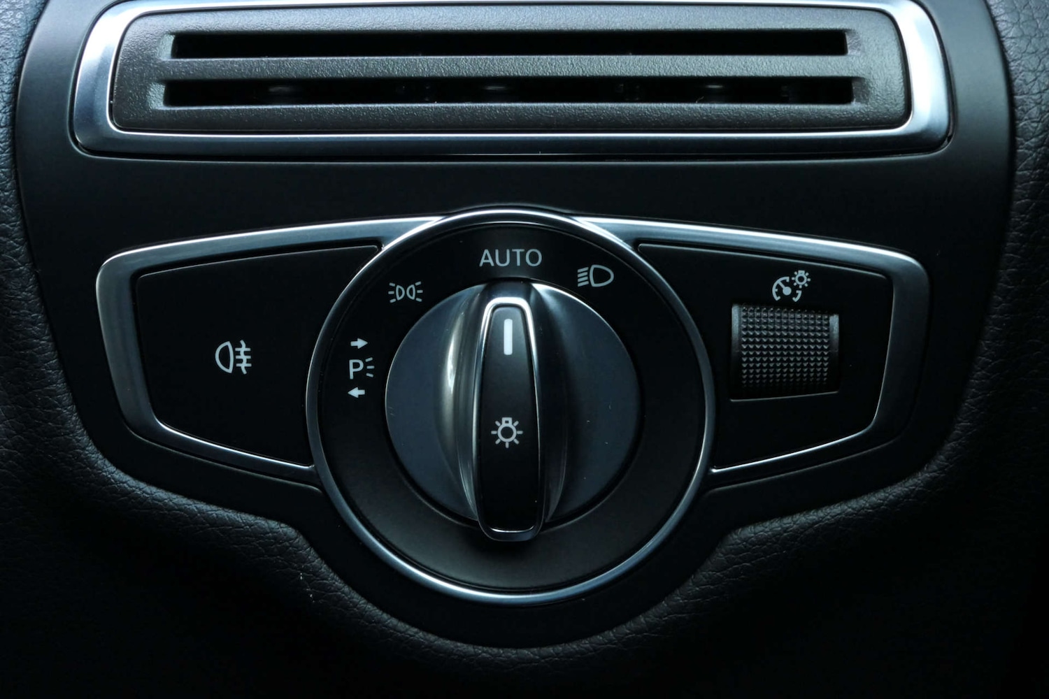 Used Mercedes-Benz C Class 2018 for sale - 76614738: Photo 40