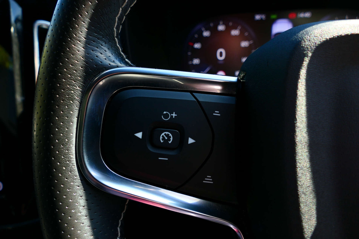 Used Volvo XC40 2021 for sale - 78169339: Photo 40