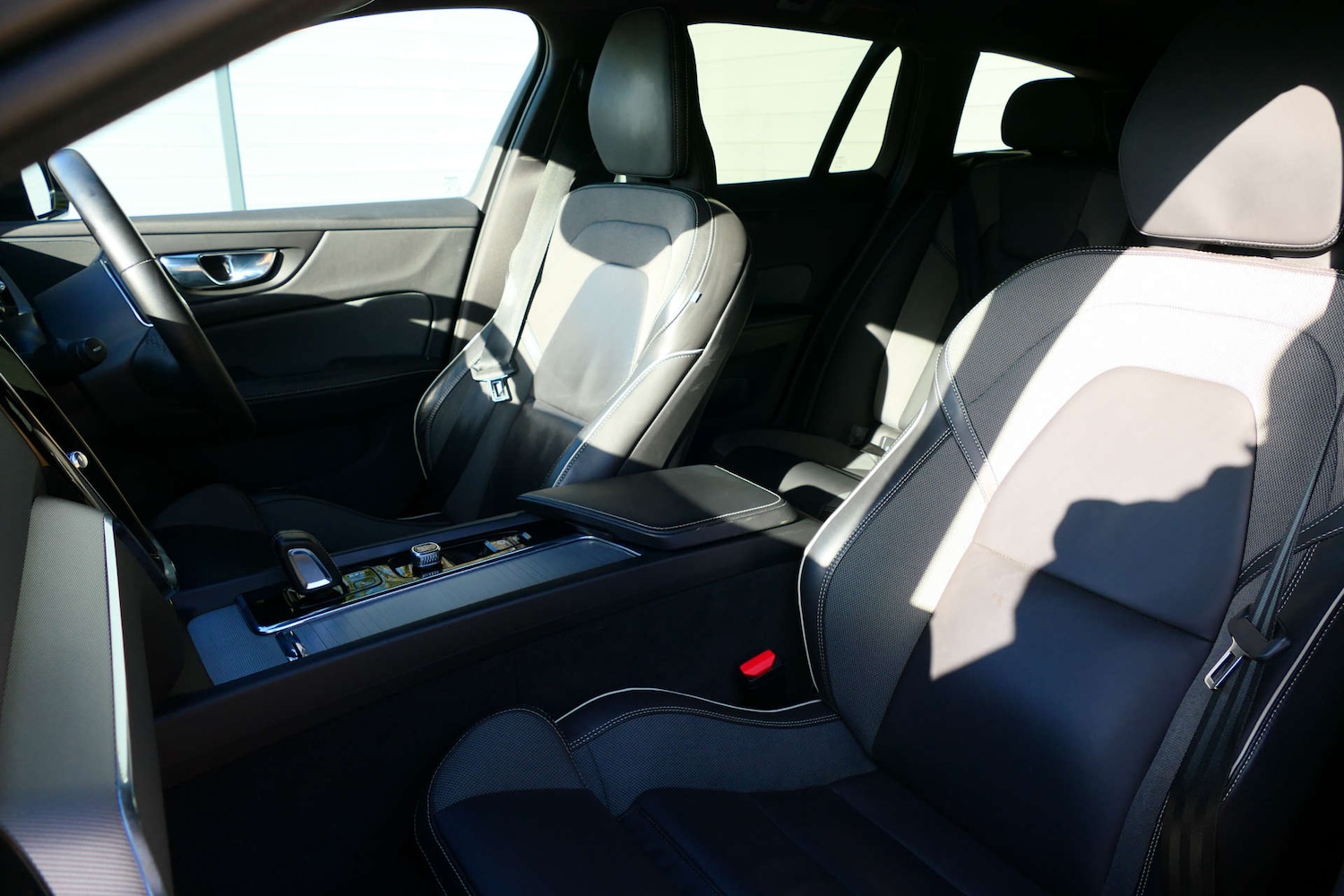 Used Volvo V60 2022 for sale - 77584845: Photo 4