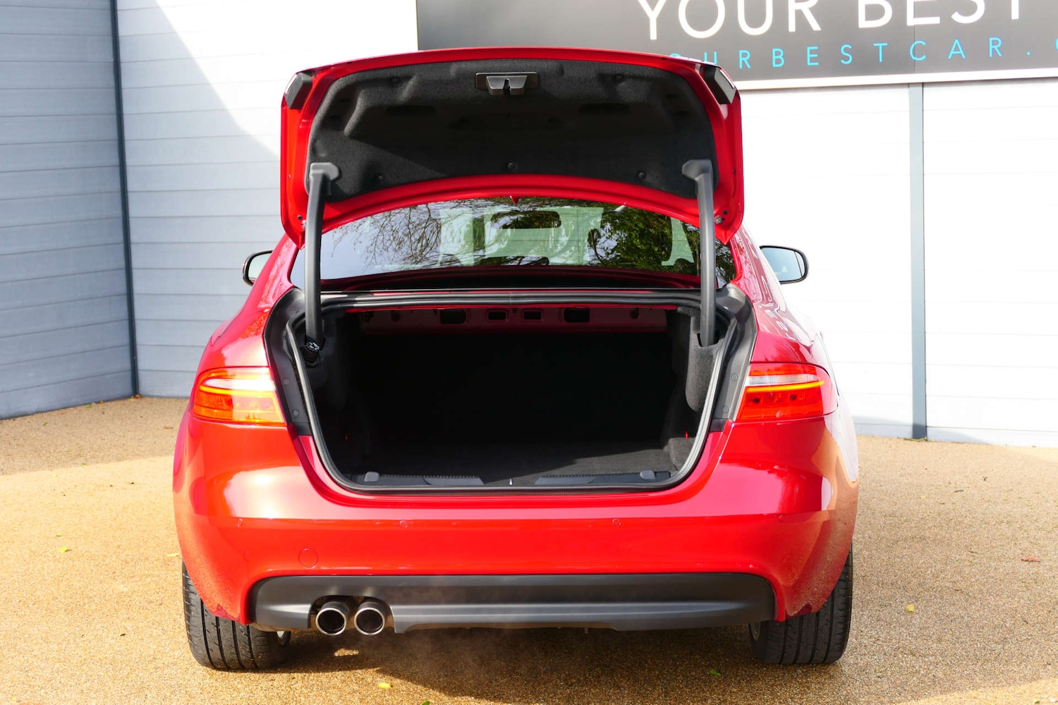 Used Jaguar XE 2017 for sale - 77946328: Photo 18