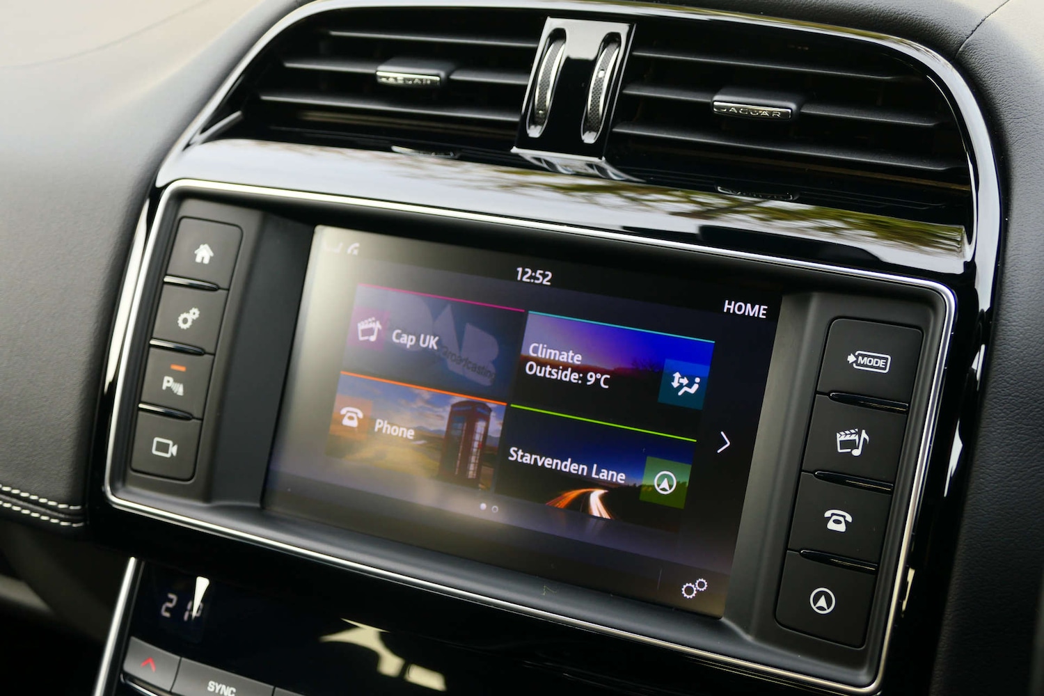 Used Jaguar XE 2017 for sale - 77946328: Photo 28