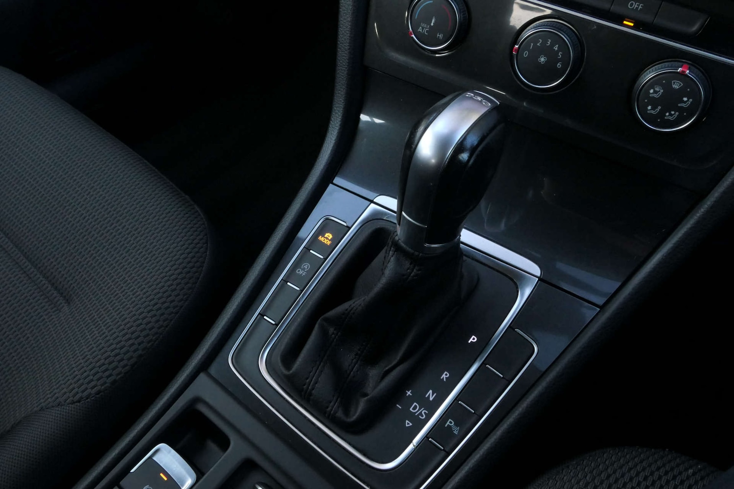 Used Volkswagen Golf 2017 for sale - 76616673: Photo 30