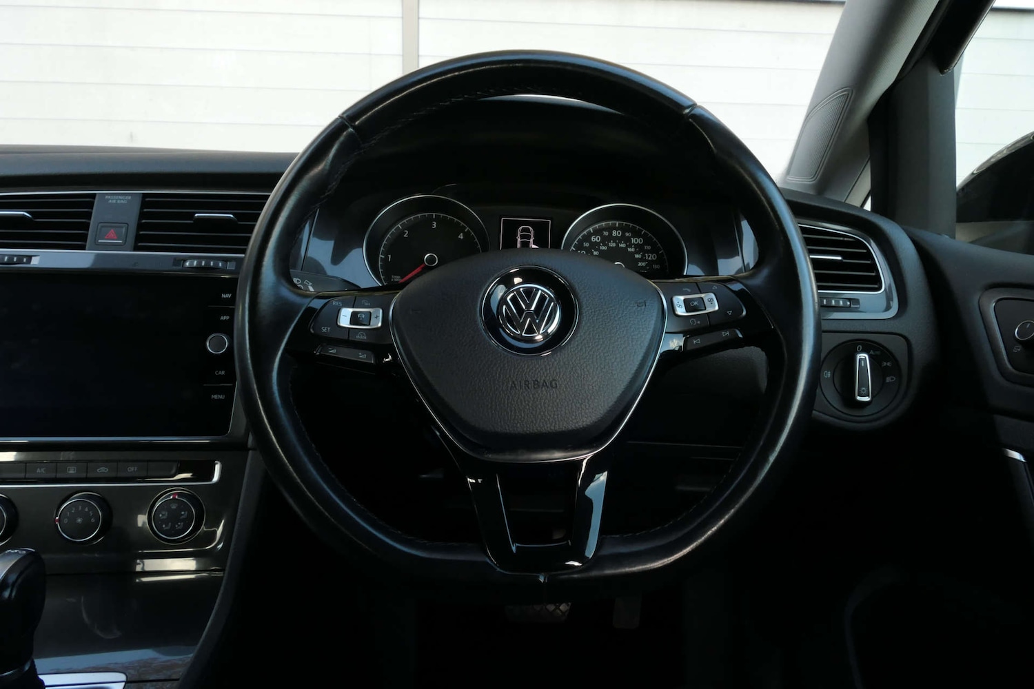 Used Volkswagen Golf 2017 for sale - 76616673: Photo 6
