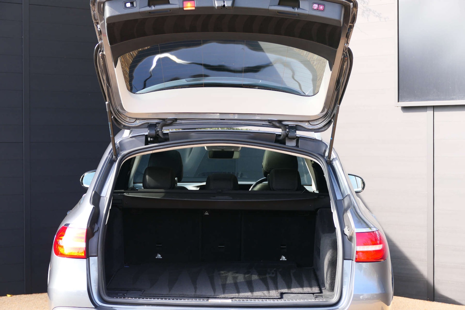 Used Mercedes-Benz E Class 2018 for sale - 77990061: Photo 19