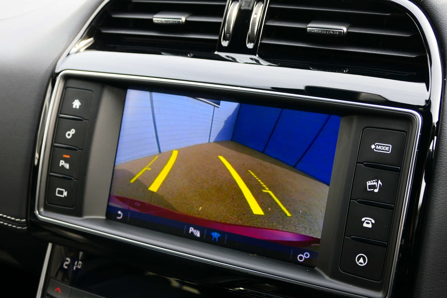 Used Jaguar XE 2017 for sale - 77584817: Photo 22