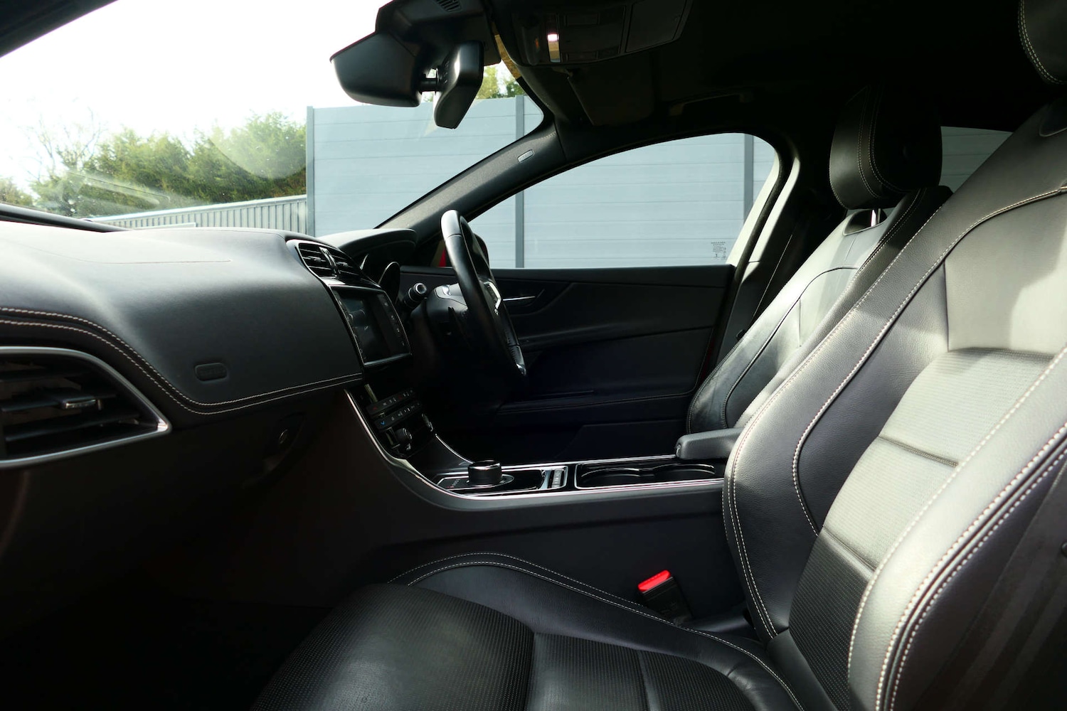 Used Jaguar XE 2017 for sale - 77584817: Photo 24