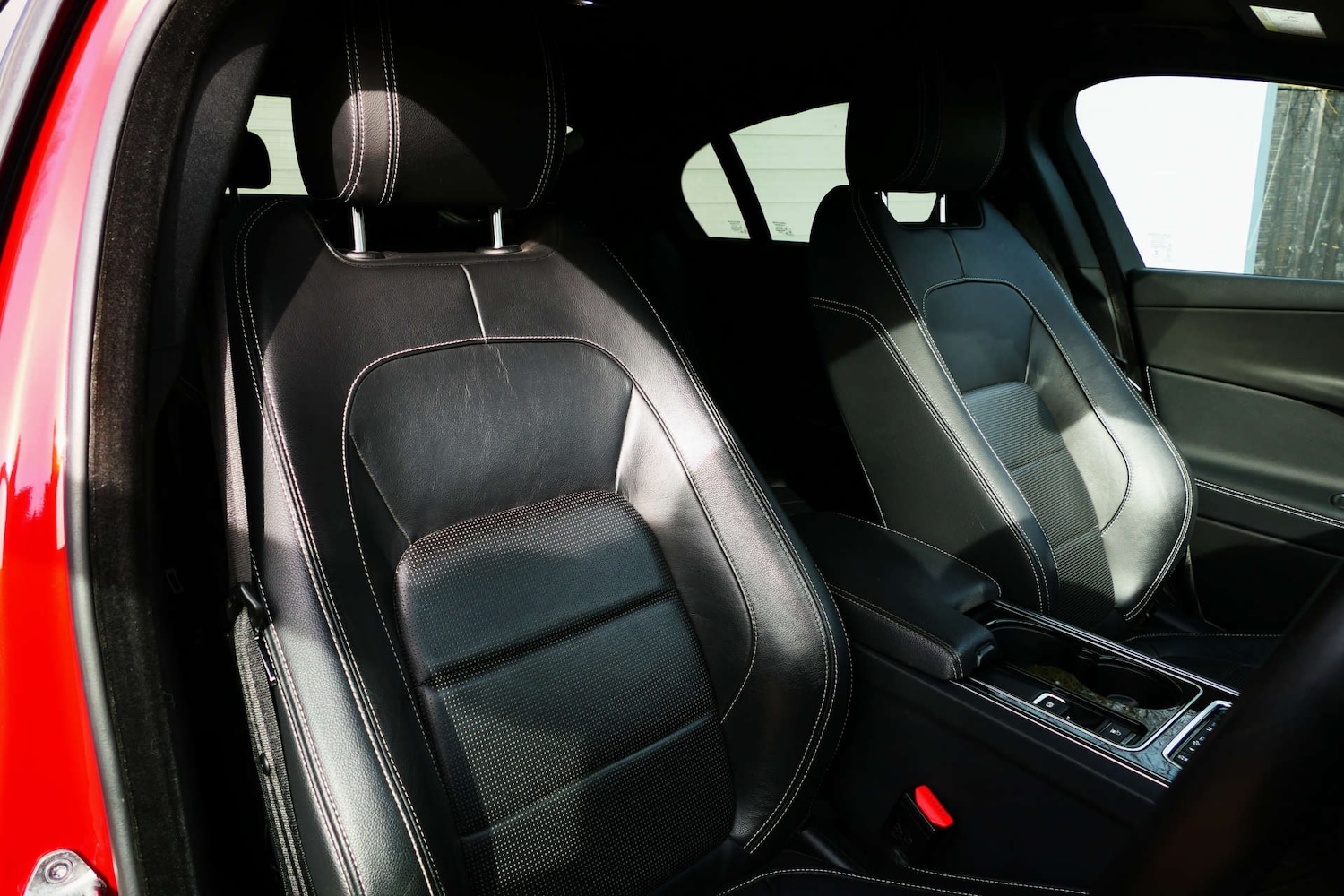 Used Jaguar XE 2017 for sale - 77584817: Photo 4