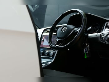 Used Volkswagen Golf 2017 for sale - 78246945: Photo