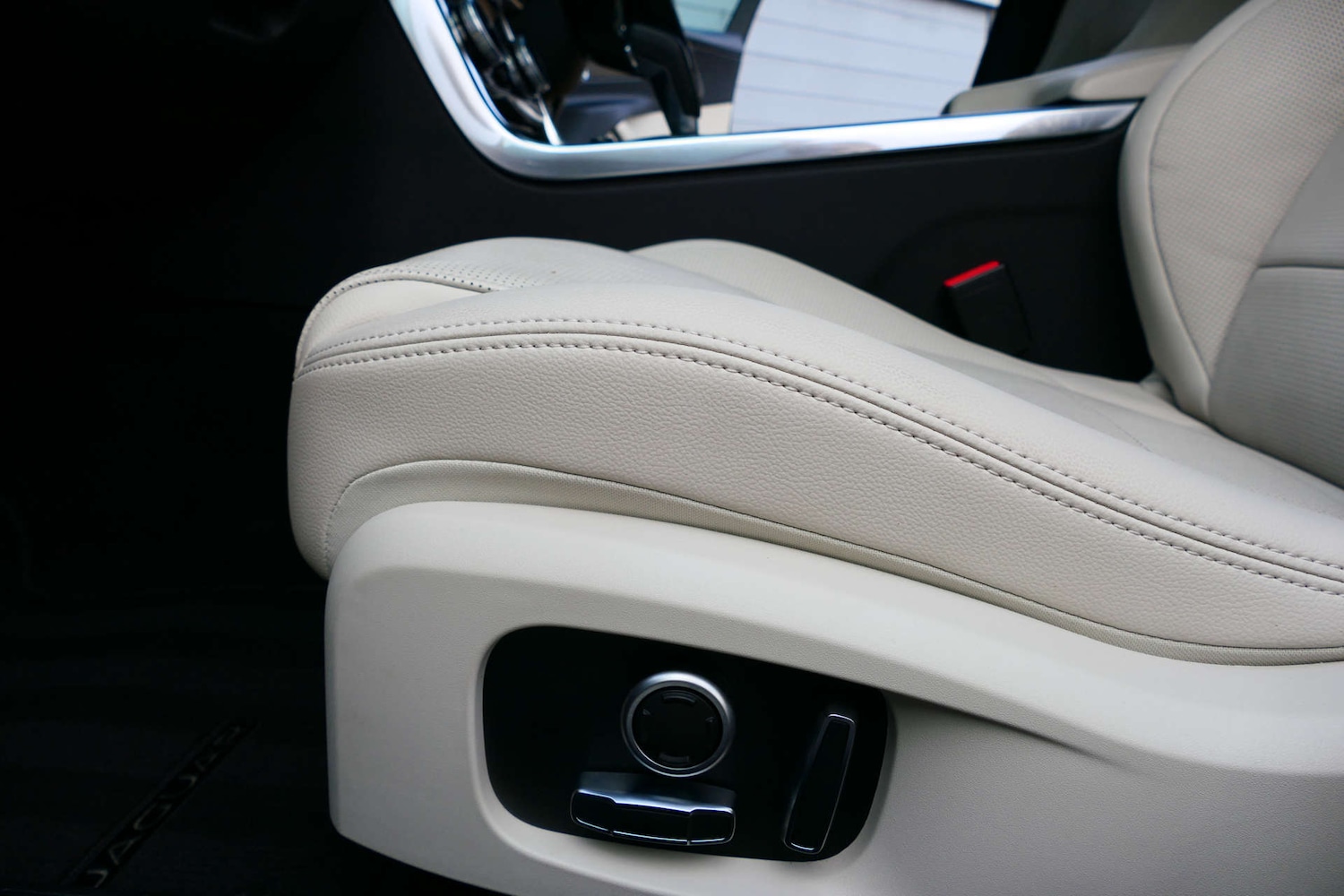 Used Jaguar XE 2021 for sale - 77301697: Photo 27