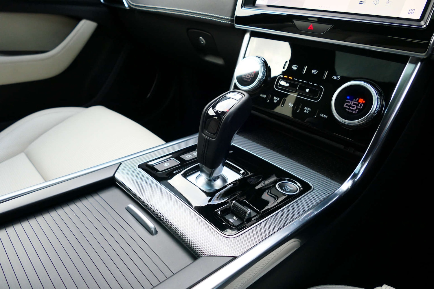 Used Jaguar XE 2021 for sale - 77301697: Photo 30