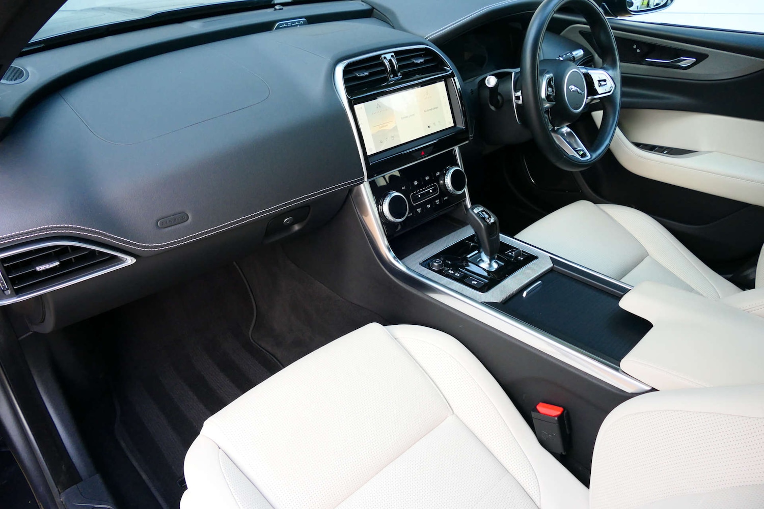 Used Jaguar XE 2021 for sale - 77301697: Photo 6