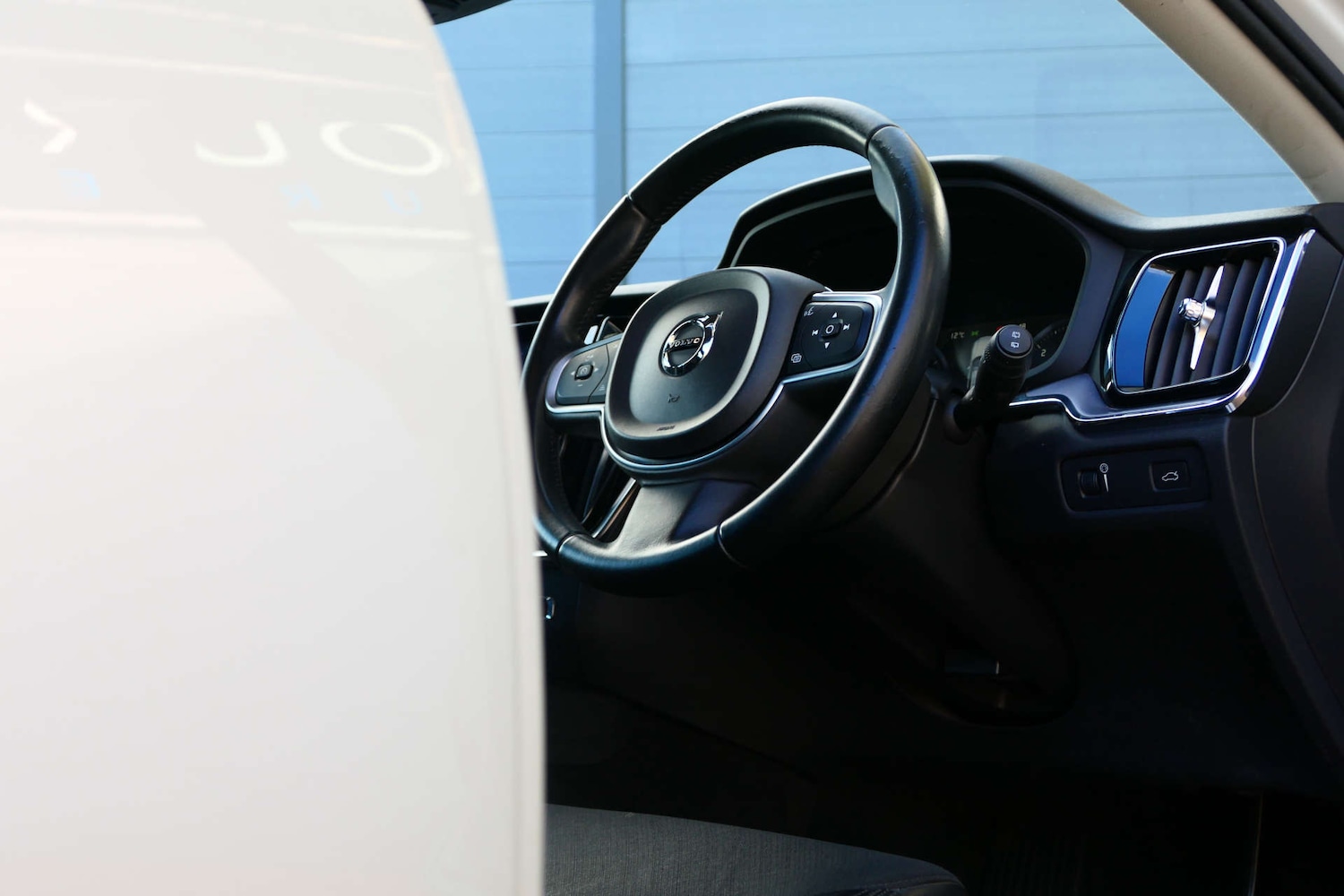 Used Volvo V60 2018 for sale - 77452506: Photo 4