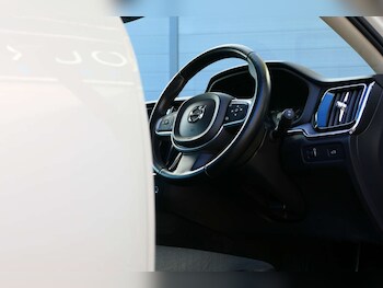 Used Volvo V60 2018 for sale - 77452506: Photo