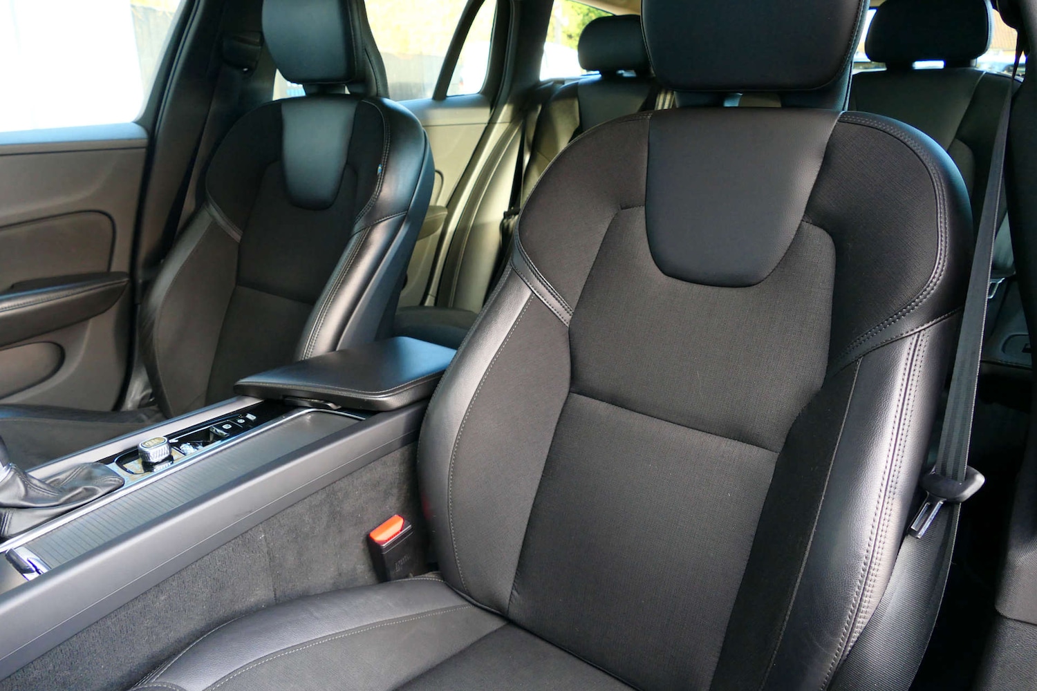 Used Volvo V60 2018 for sale - 77452506: Photo 5