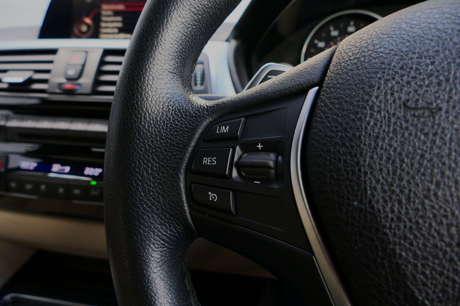 Used BMW 3 Series 2016 for sale - 77395377: Photo 38