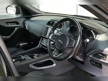 Used Jaguar F-Pace 2017 for sale - 75511848: Photo