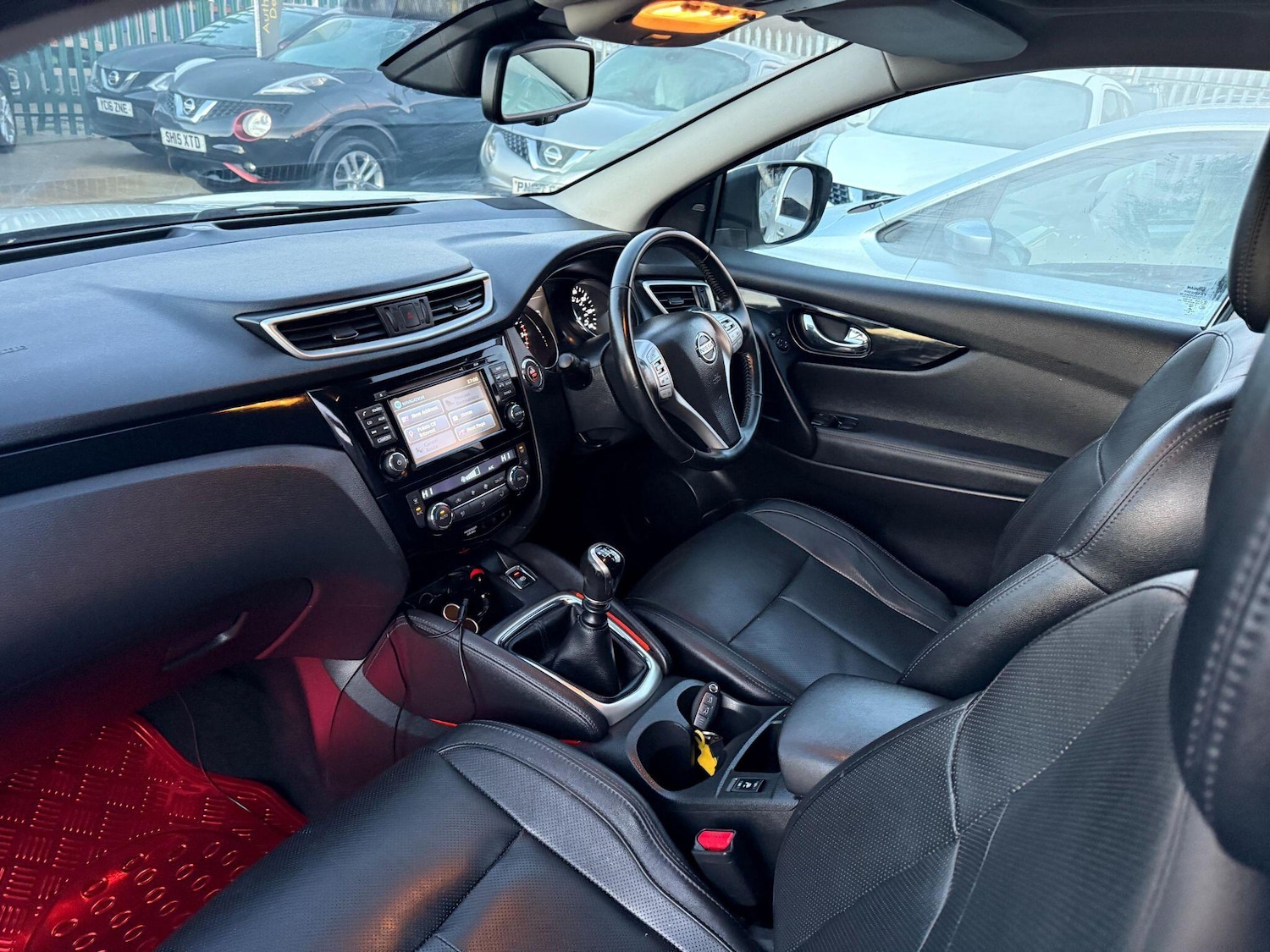 Used Nissan Qashqai 2016 for sale - 77101993: Photo 2