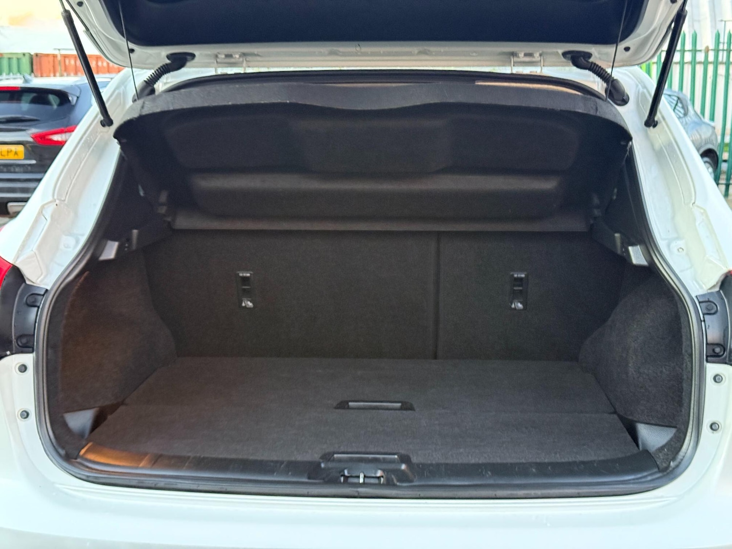 Used Nissan Qashqai 2016 for sale - 77101993: Photo 47