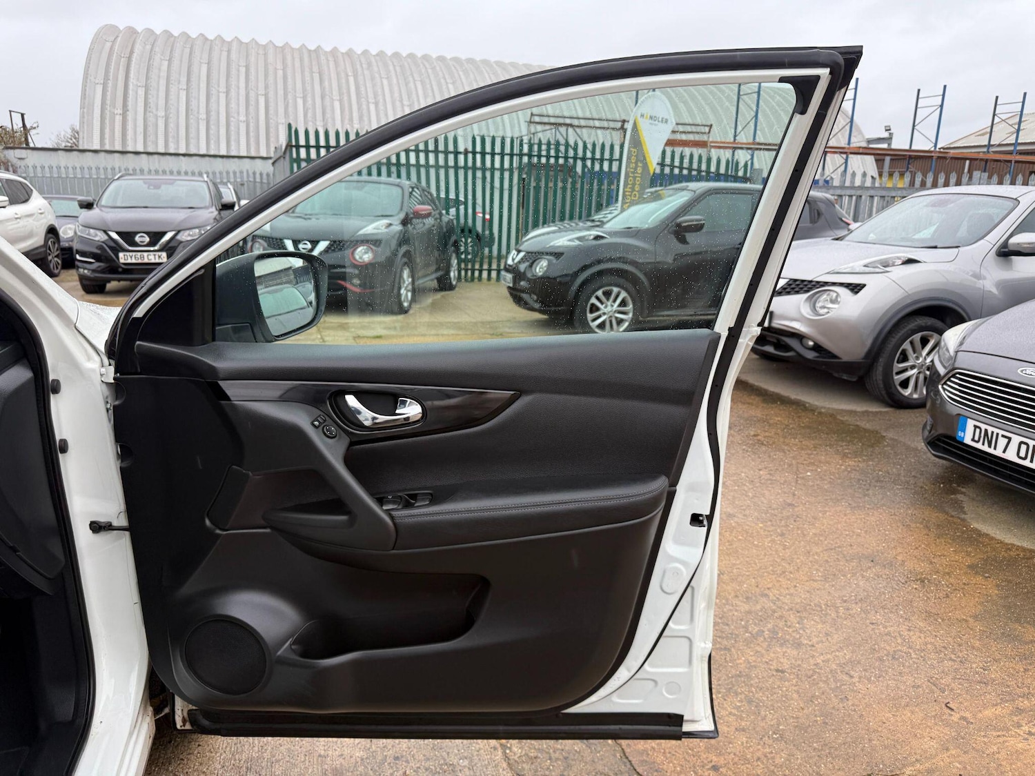 Used Nissan Qashqai 2016 for sale - 77101940: Photo 51