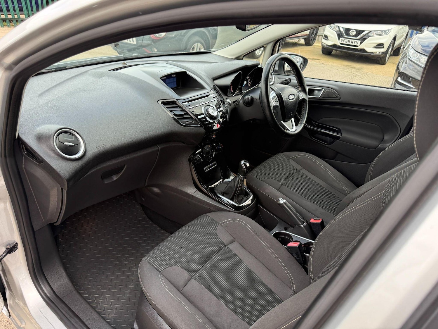 Used Ford Fiesta 2015 for sale - 76514506: Photo 2