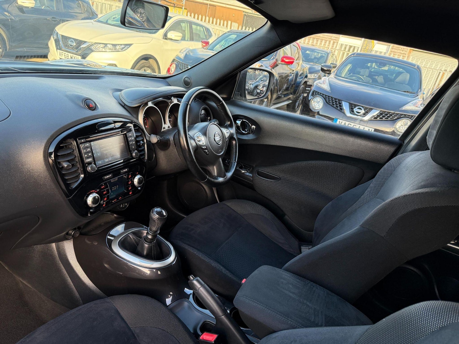 Used Nissan Juke 2015 for sale - 76606845: Photo 2