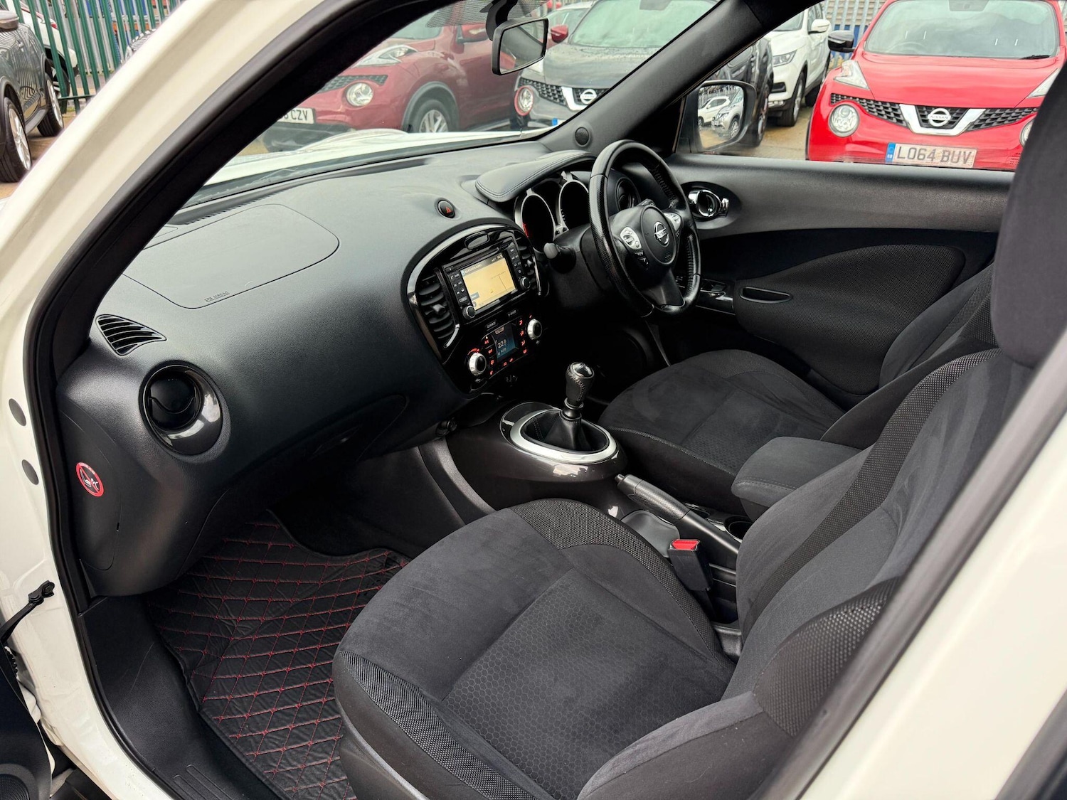 Used Nissan Juke 2014 for sale - 76688510: Photo 2