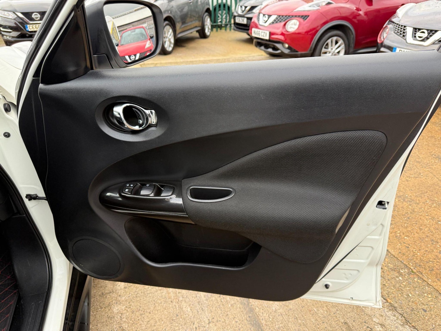 Used Nissan Juke 2014 for sale - 76688510: Photo 29