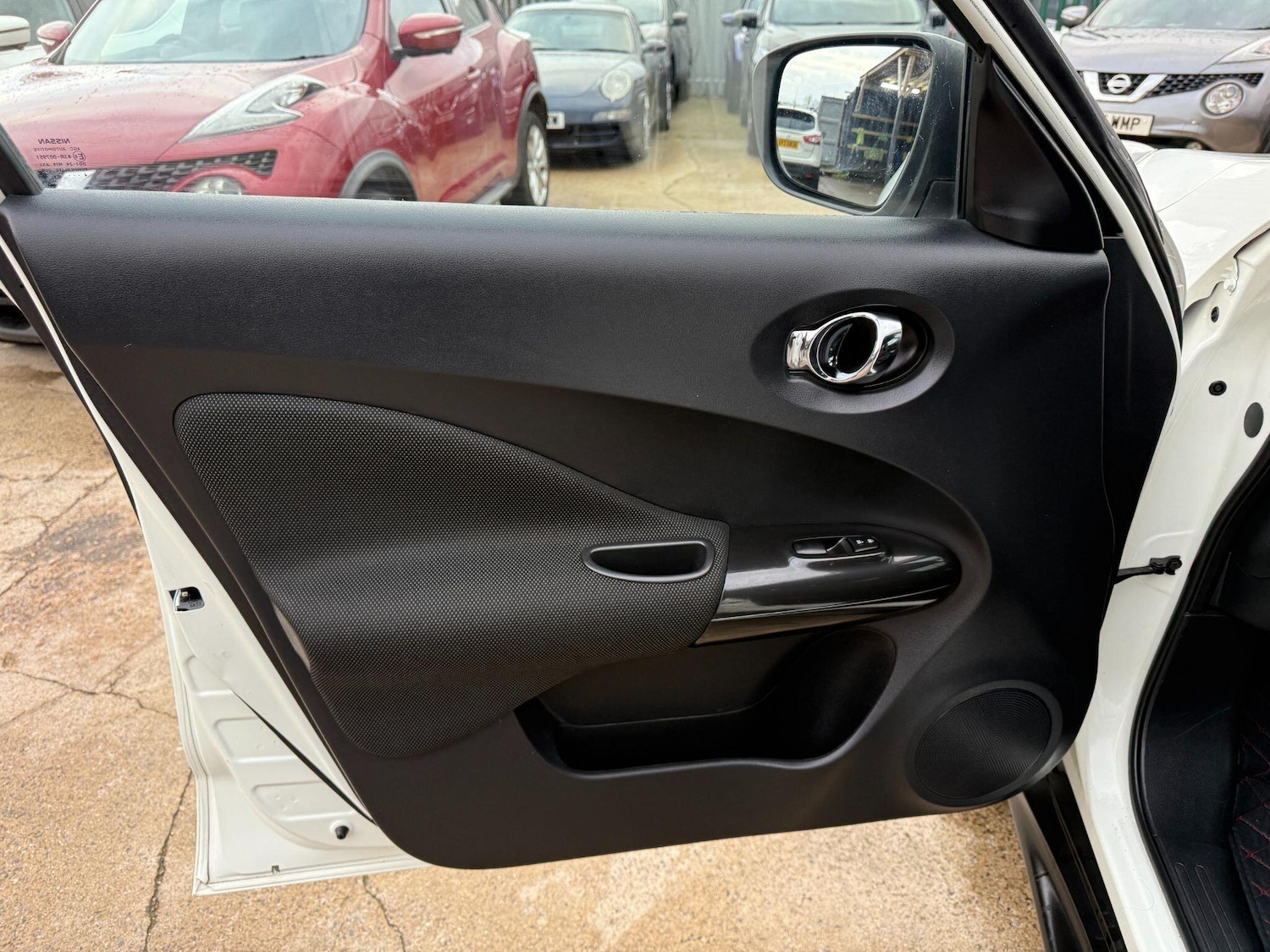 Used Nissan Juke 2014 for sale - 76688510: Photo 42