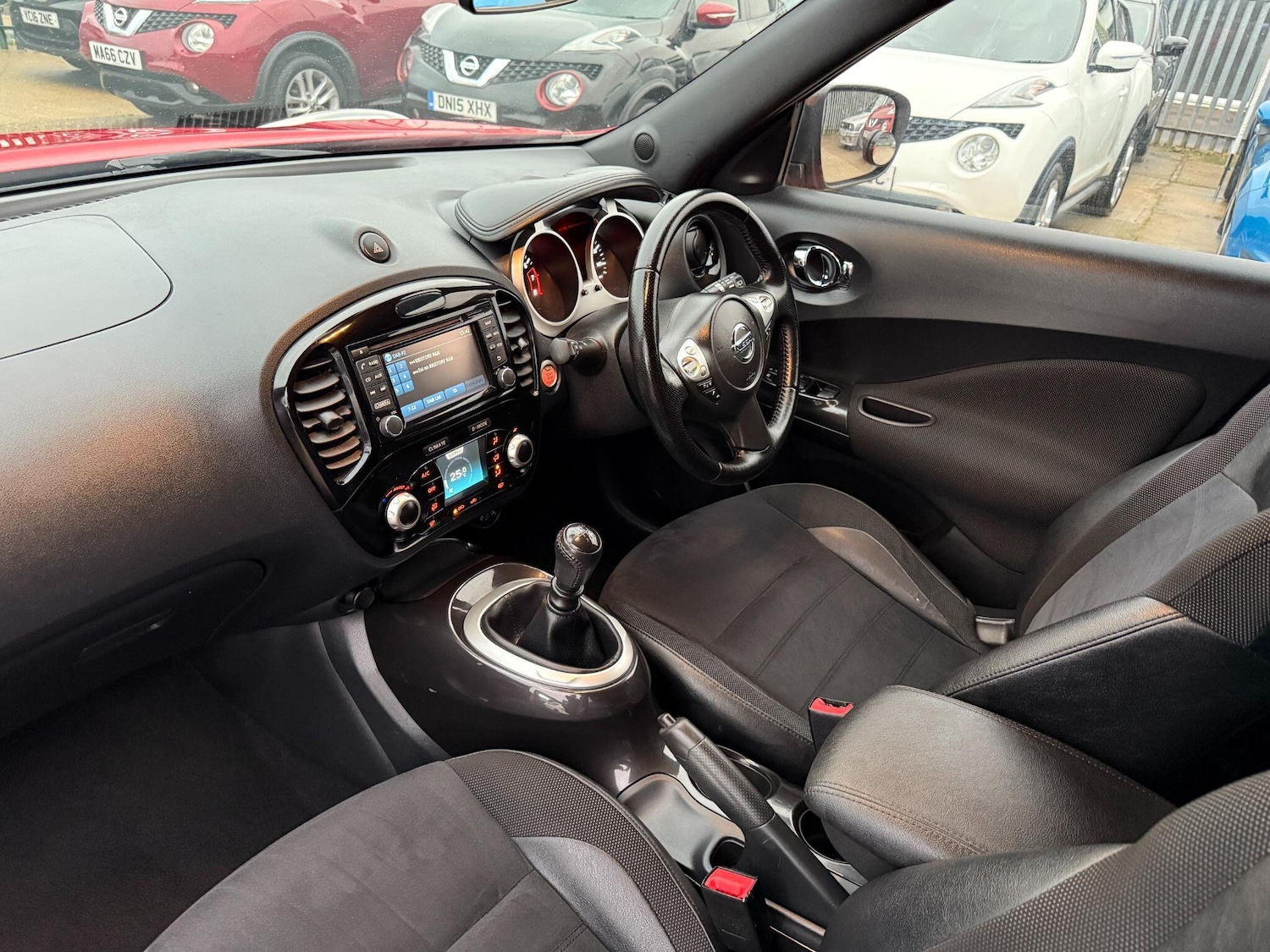 Used Nissan Juke 2017 for sale - 76743600: Photo 2