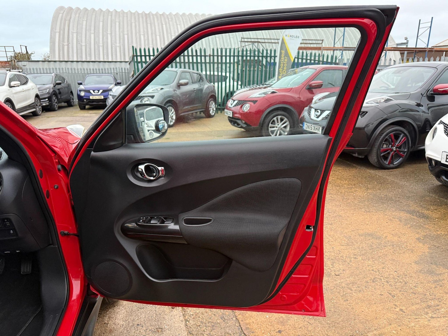 Used Nissan Juke 2017 for sale - 76743600: Photo 25