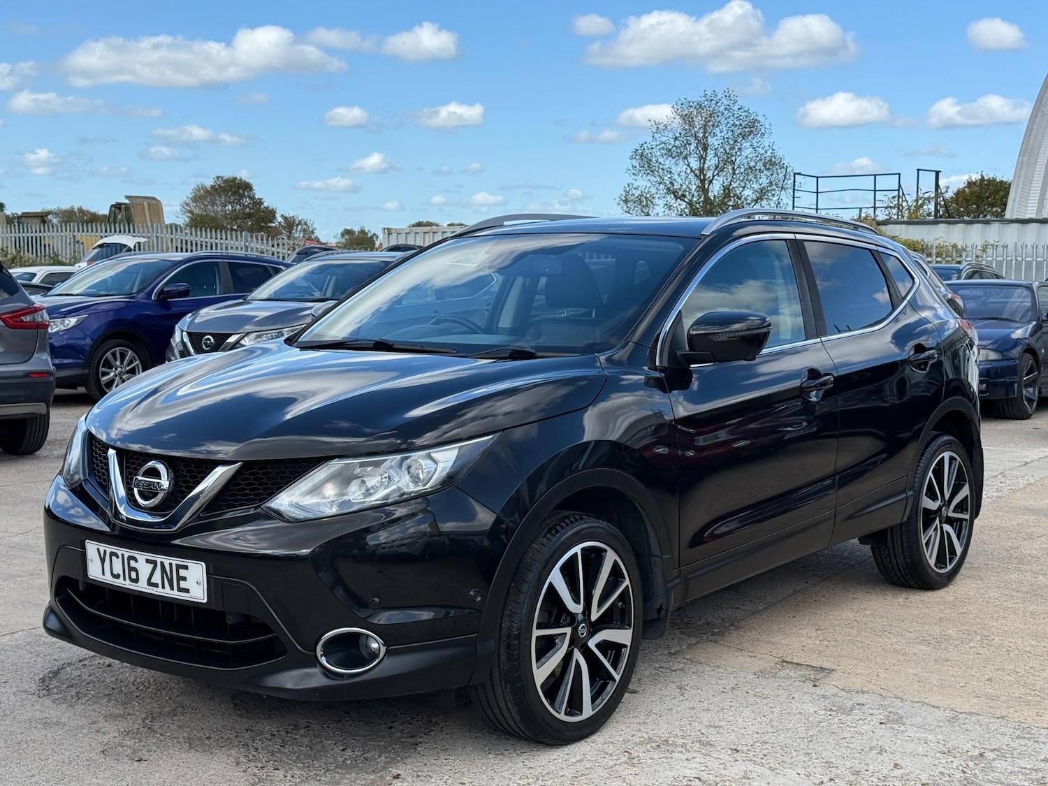 Used Nissan Qashqai 2016 for sale - 76514518: Photo 30