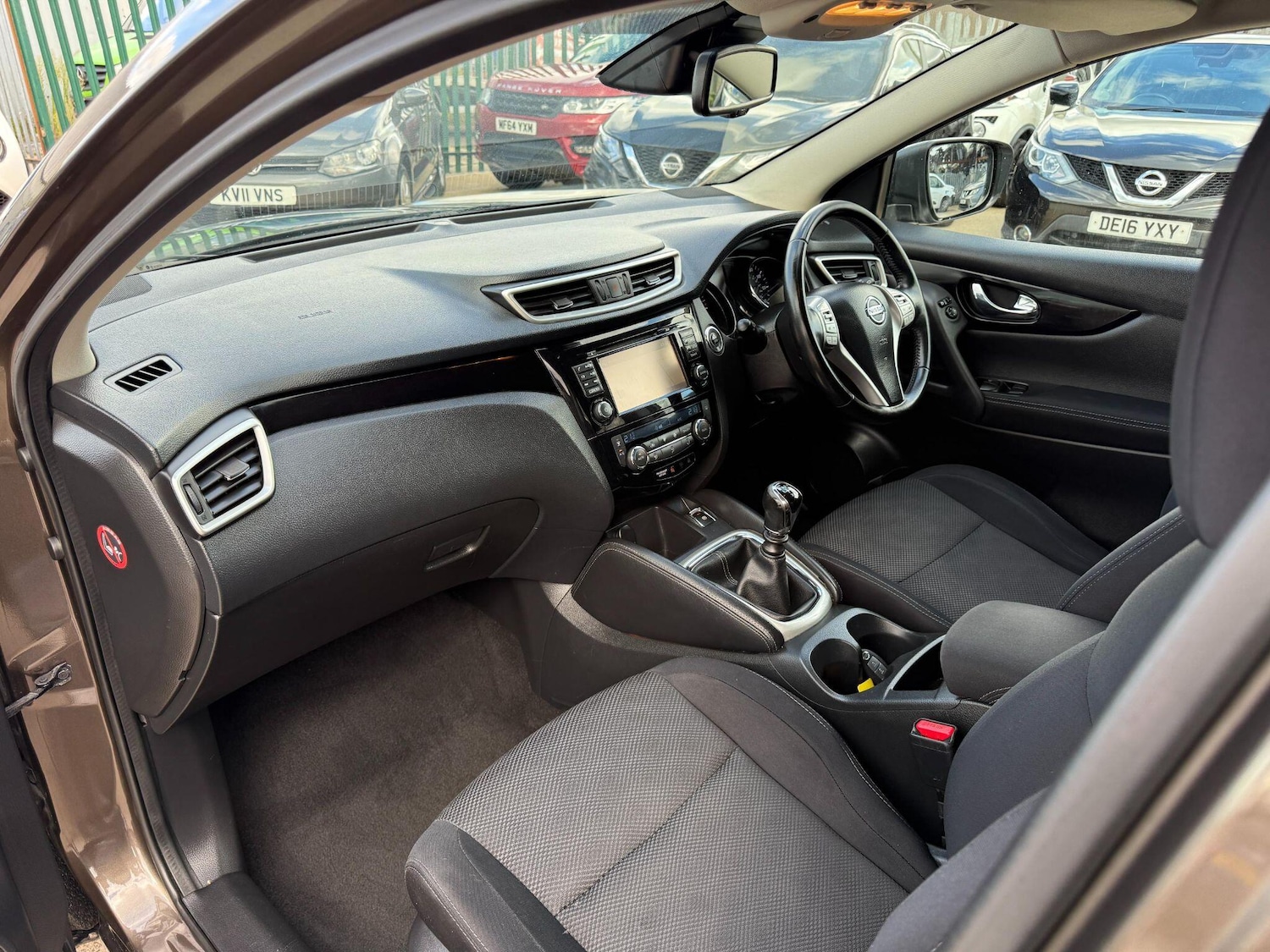 Used Nissan Qashqai 2017 for sale - 76514512: Photo 2