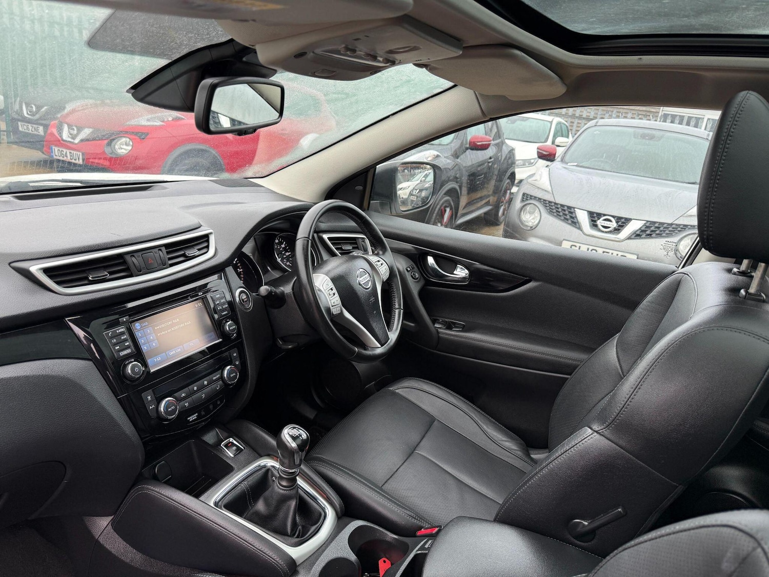 Used Nissan Qashqai 2016 for sale - 76688647: Photo 2