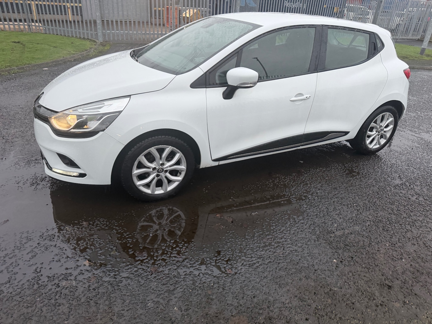 Used Renault Clio 2018 for sale - 77327196: Photo 4