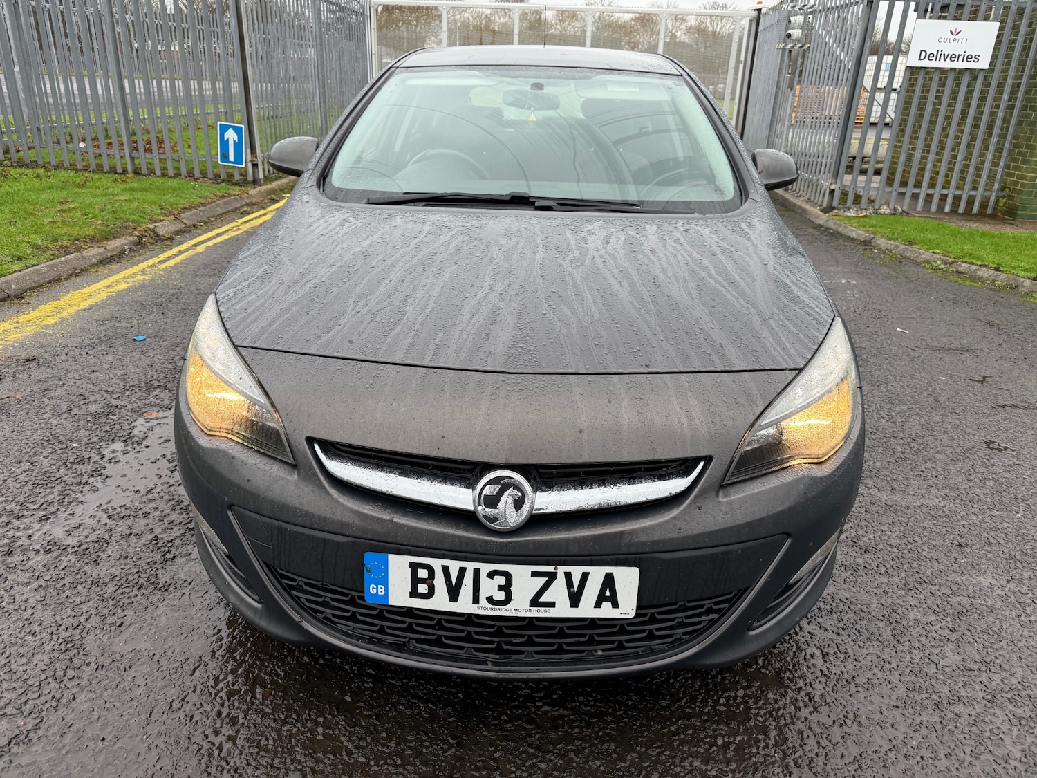 Used Vauxhall Astra 2013 for sale - 77021373: Photo 2