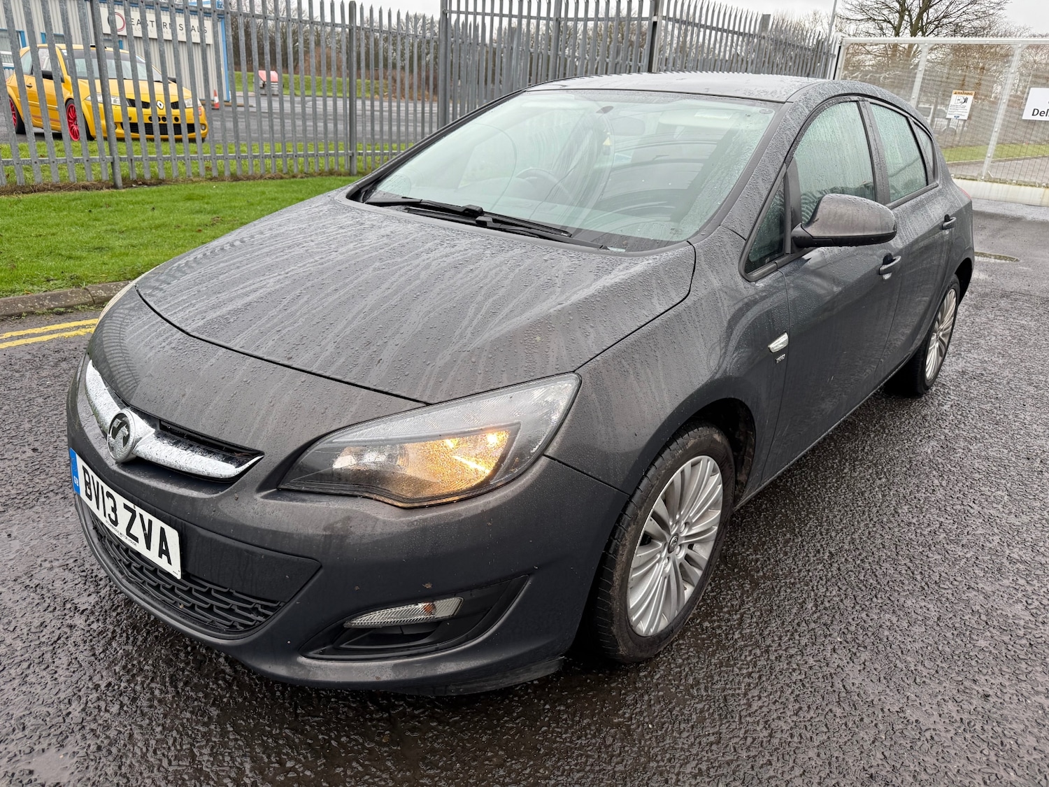 Used Vauxhall Astra 2013 for sale - 77021373: Photo 3