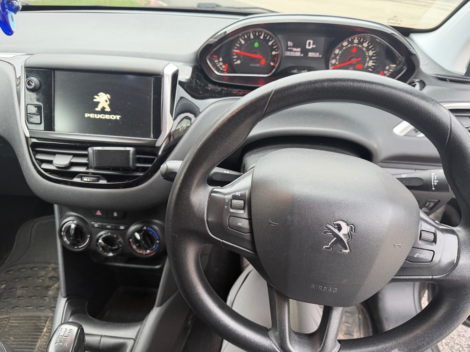 Used Peugeot 208 2013 for sale - 77760912: Photo 11