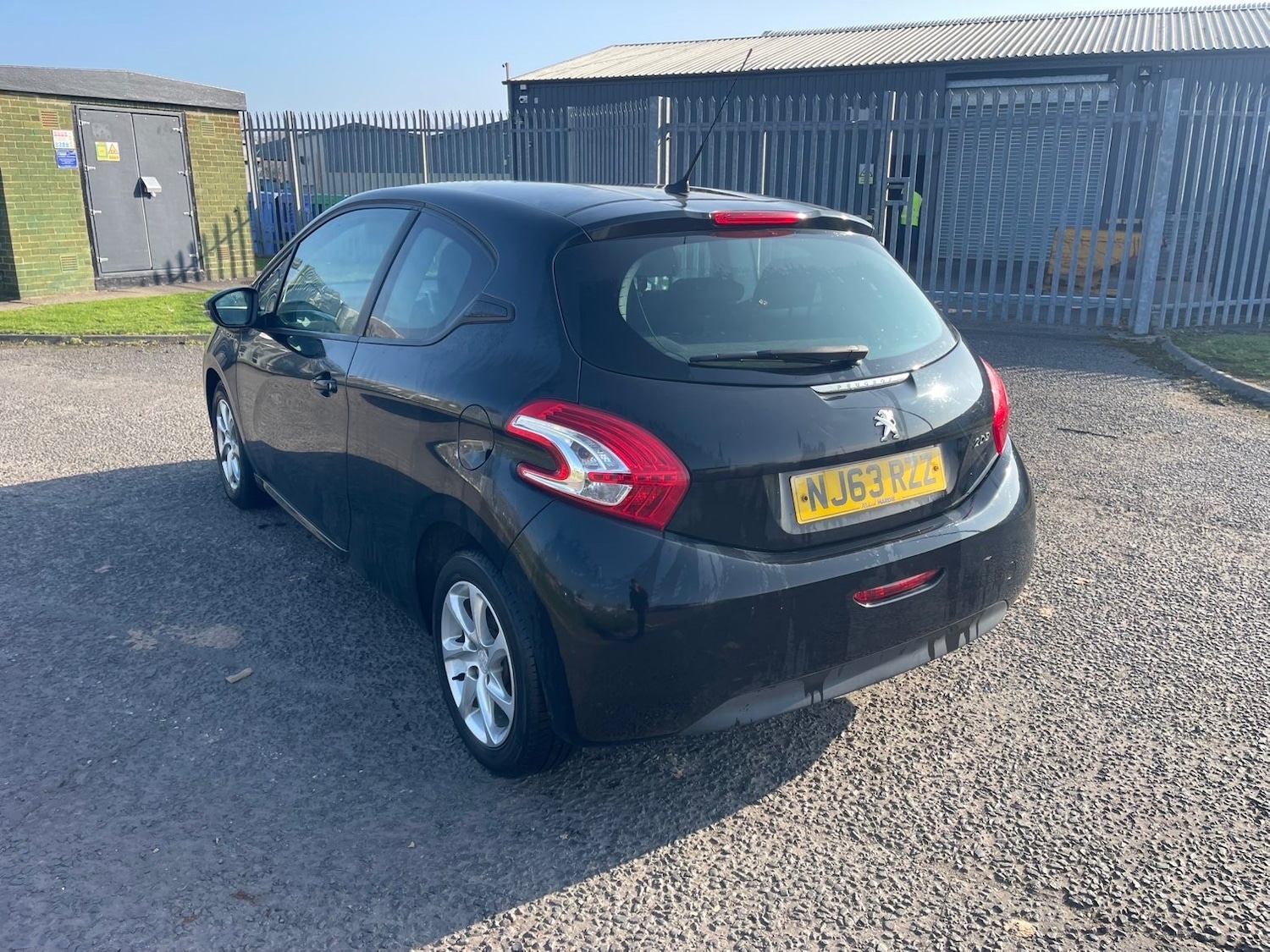 Used Peugeot 208 2013 for sale - 77760912: Photo 4