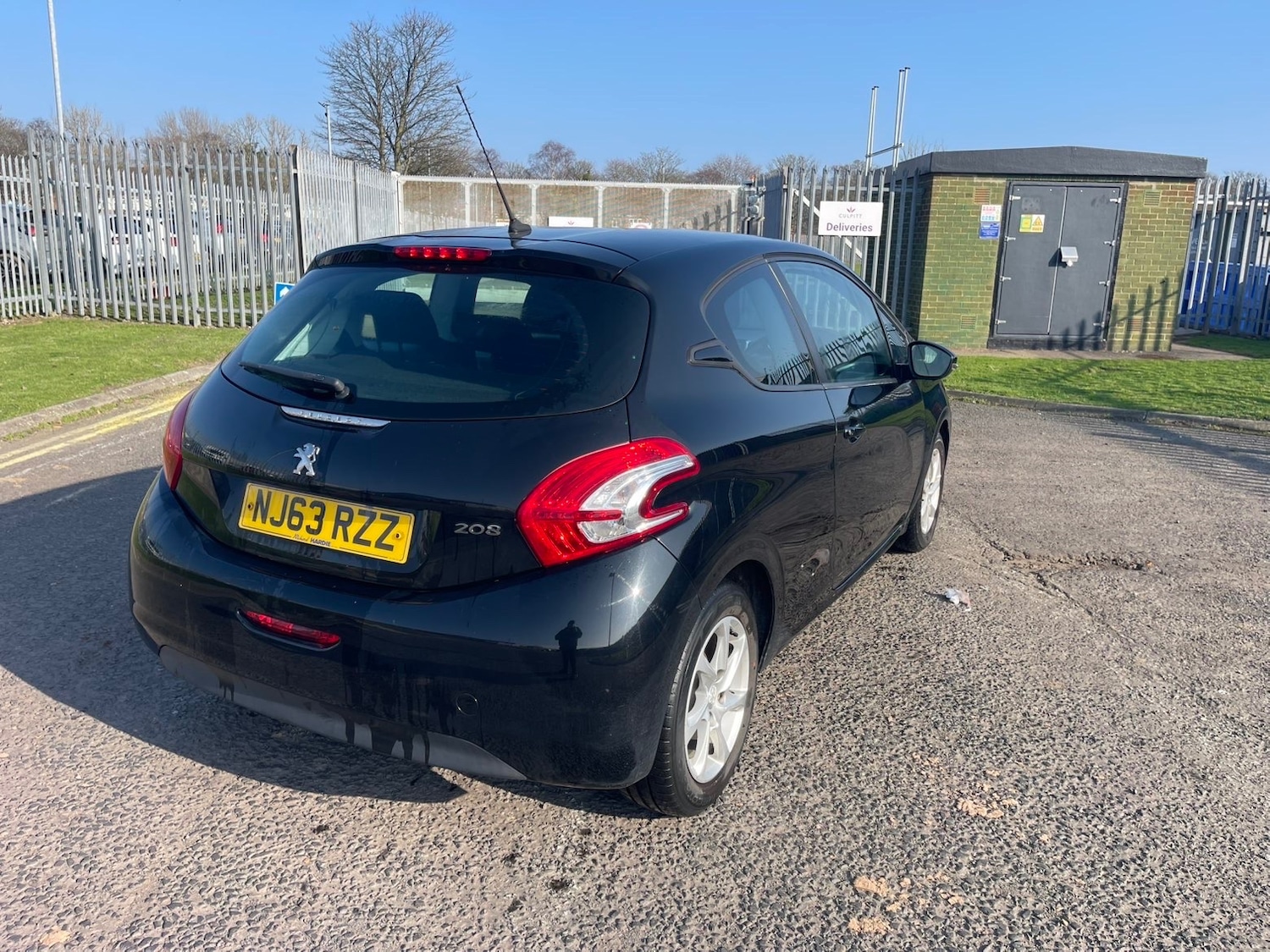 Used Peugeot 208 2013 for sale - 77760912: Photo 6